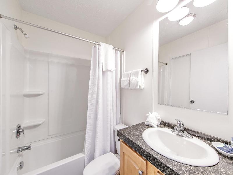 Southern Breeze Lodge image