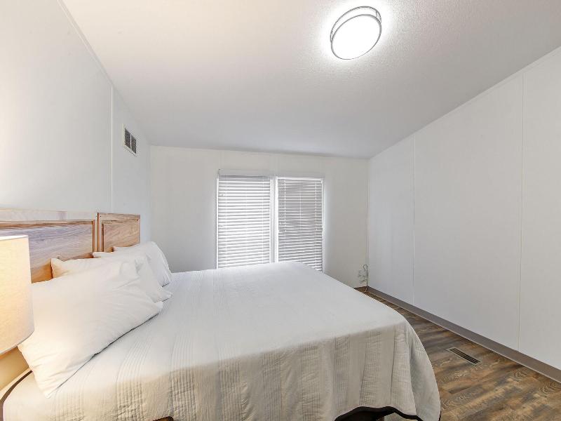 Southern Breeze Lodge image