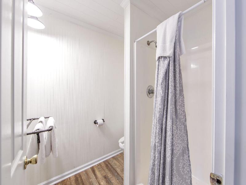Southern Breeze Lodge image