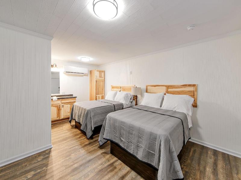 Southern Breeze Lodge image