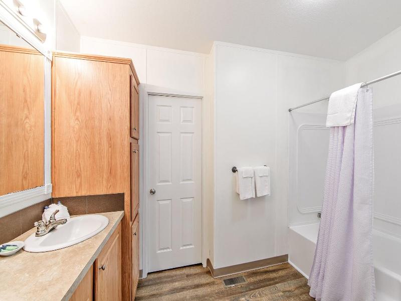 Southern Breeze Lodge image