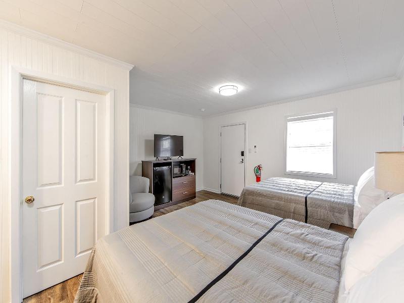 Southern Breeze Lodge image