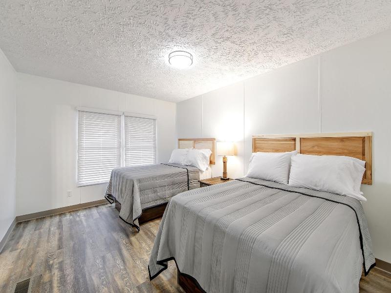 Southern Breeze Lodge image