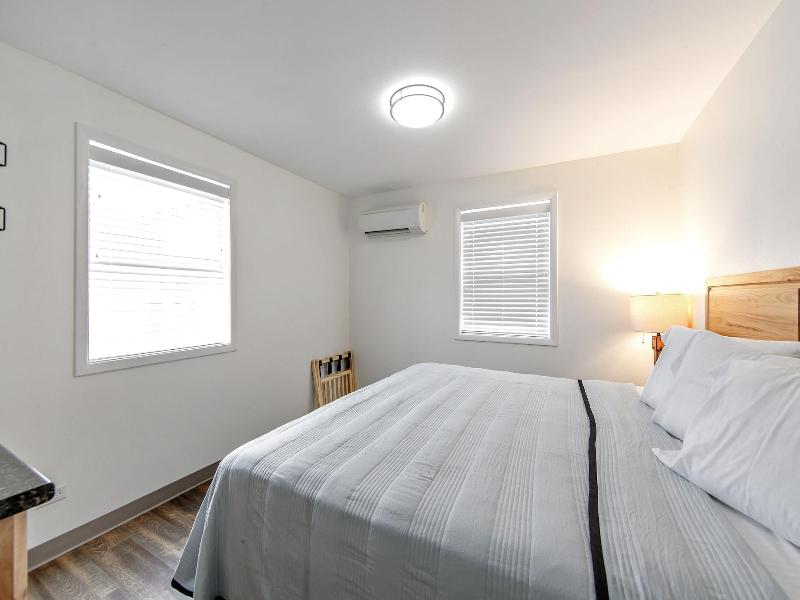 Southern Breeze Lodge image