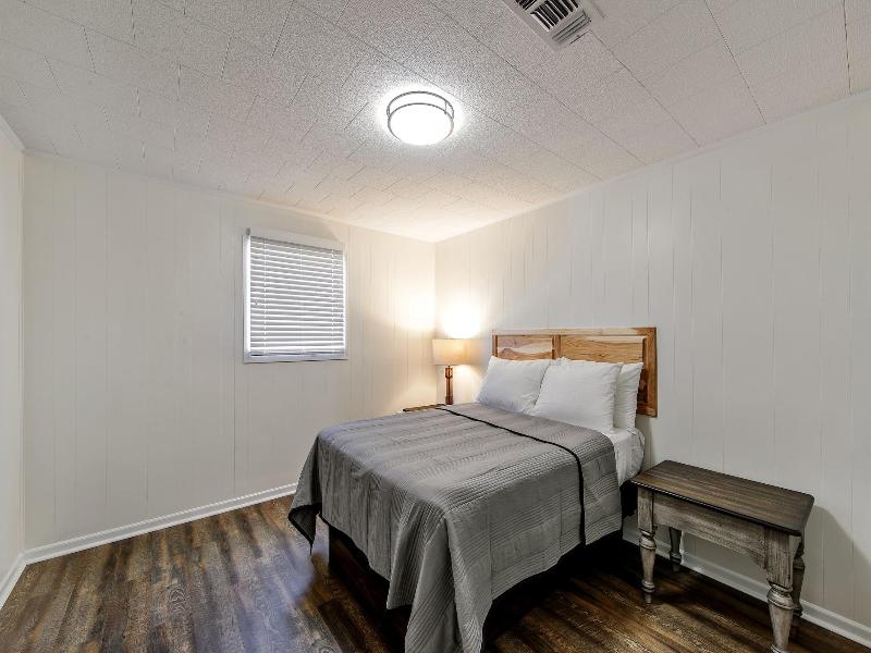 Southern Breeze Lodge image