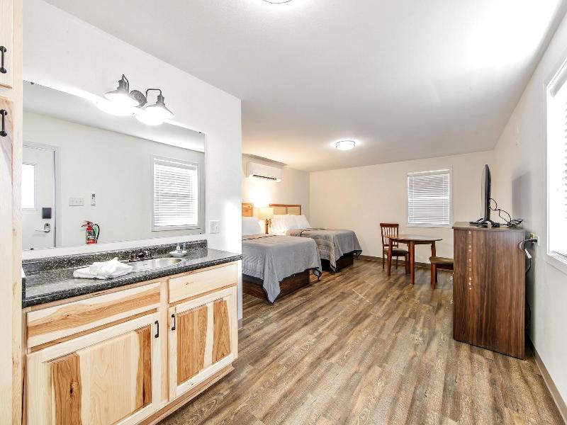 Southern Breeze Lodge image