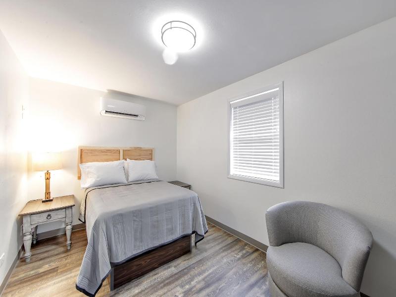 Southern Breeze Lodge image