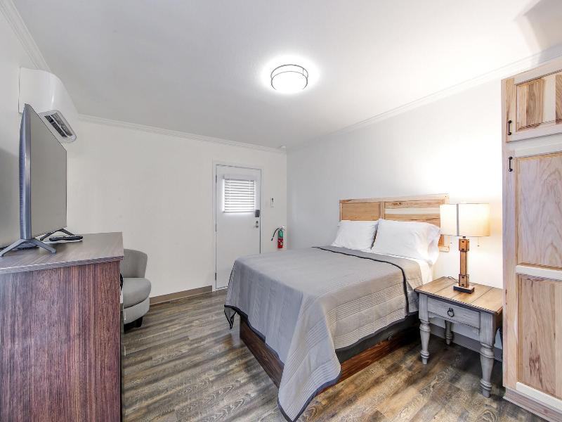 Southern Breeze Lodge image