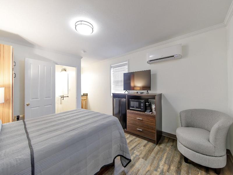 Southern Breeze Lodge image