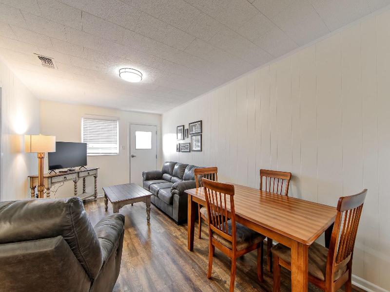 Southern Breeze Lodge image