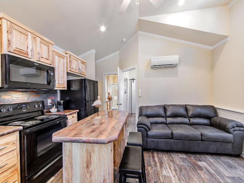 Southern Breeze Lodge image