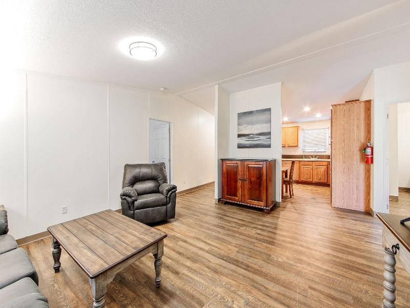 Southern Breeze Lodge image