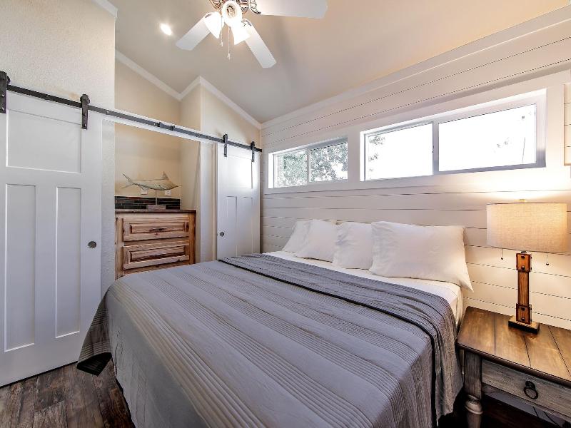Southern Breeze Lodge image