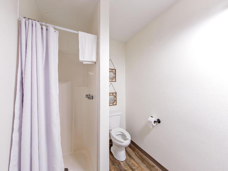 Southern Breeze Lodge image