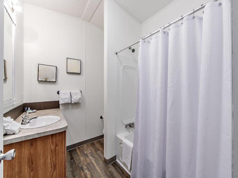 Southern Breeze Lodge image