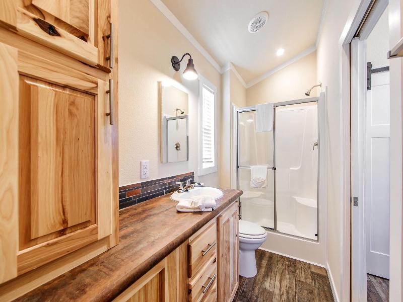Southern Breeze Lodge image