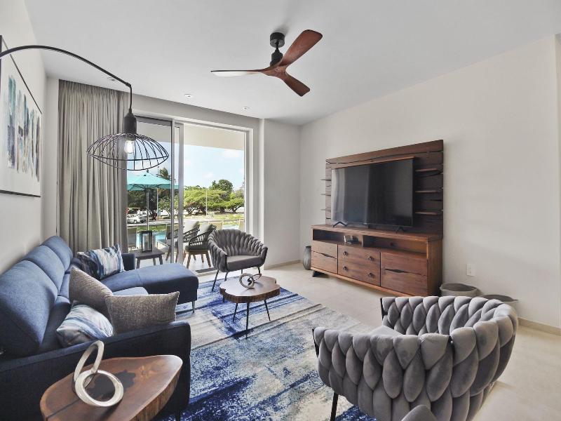 O Condominium Beachfront Residences image