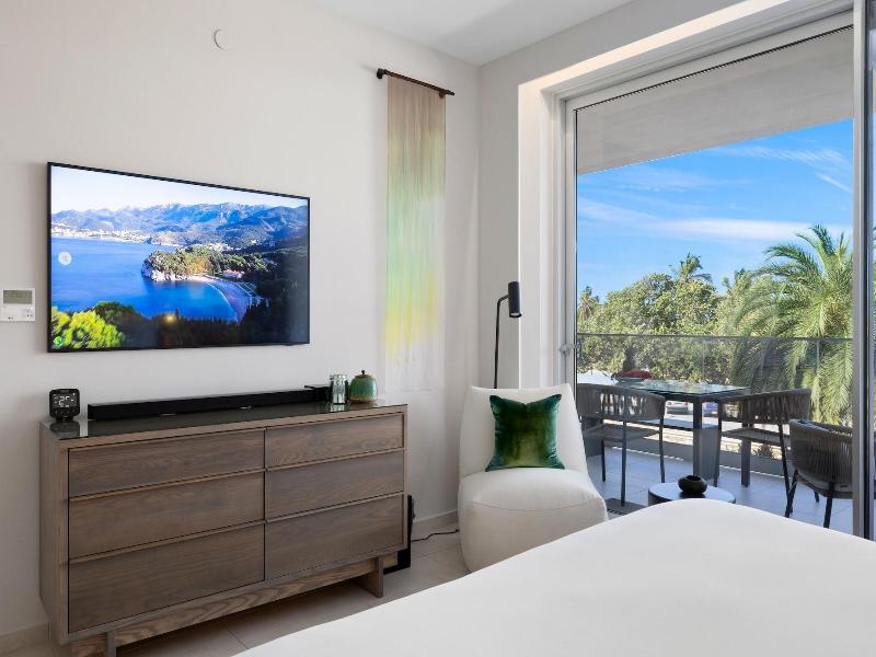 O Condominium Beachfront Residences image