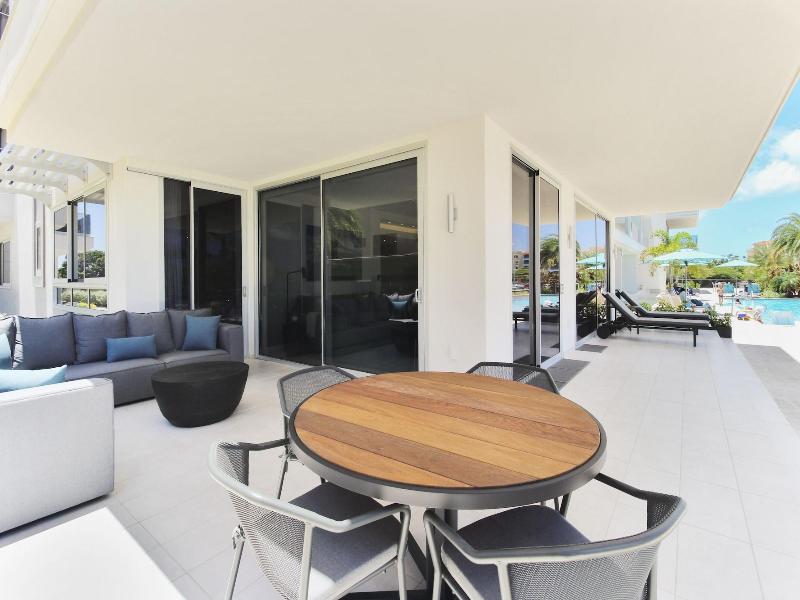 O Condominium Beachfront Residences image