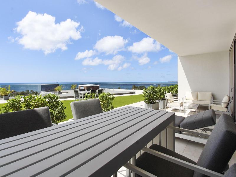 O Condominium Beachfront Residences image