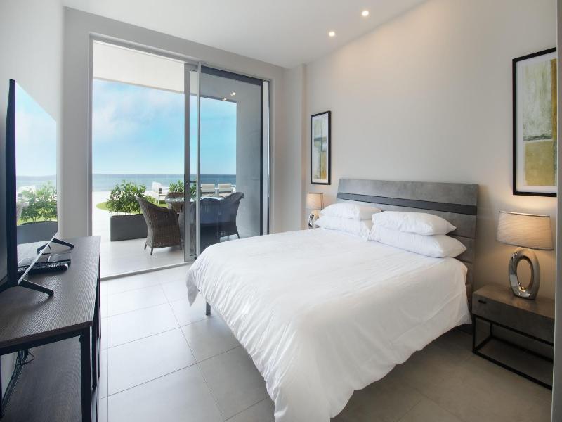 O Condominium Beachfront Residences image