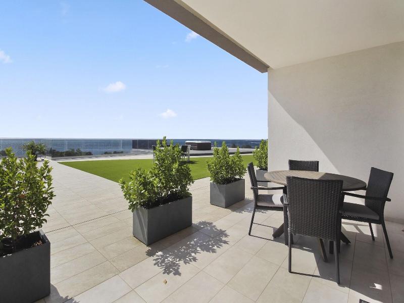 O Condominium Beachfront Residences image