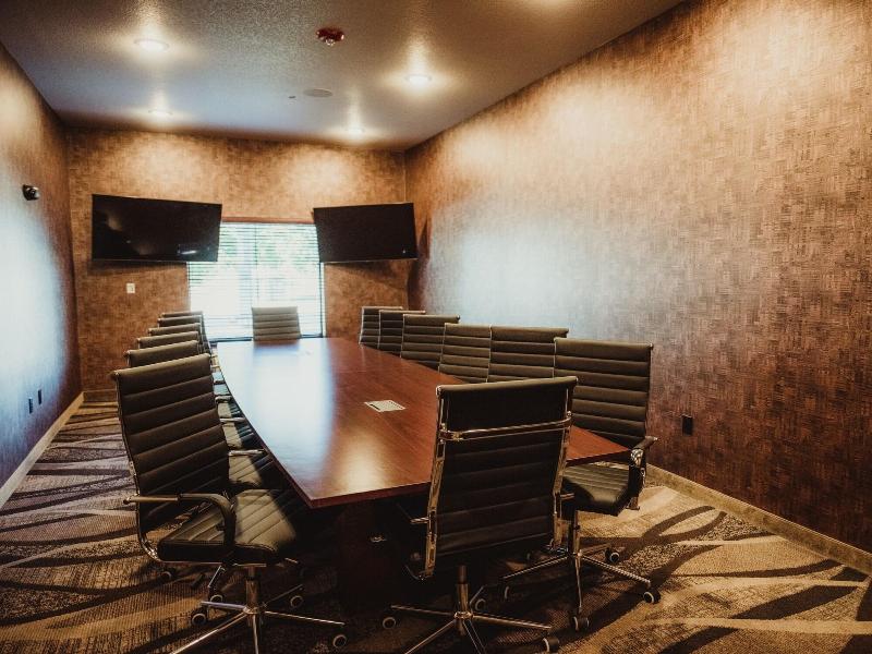 Cobblestone Hotel Suites Ottumwa — photo 65
