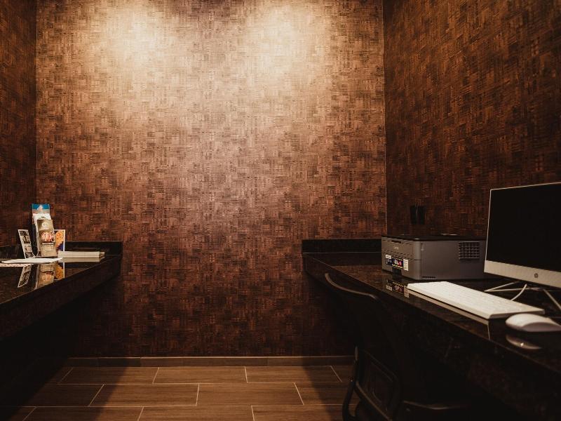 Cobblestone Hotel Suites Ottumwa — photo 76