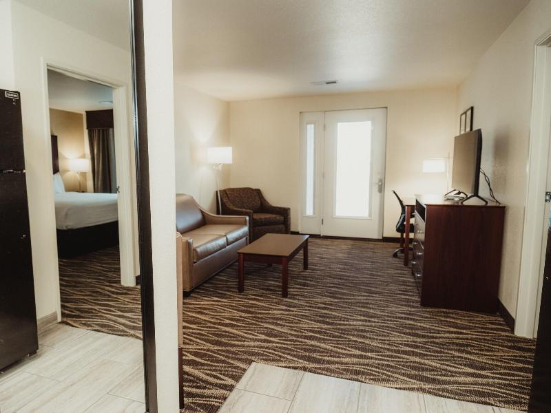 Cobblestone Hotel Suites Ottumwa — photo 67