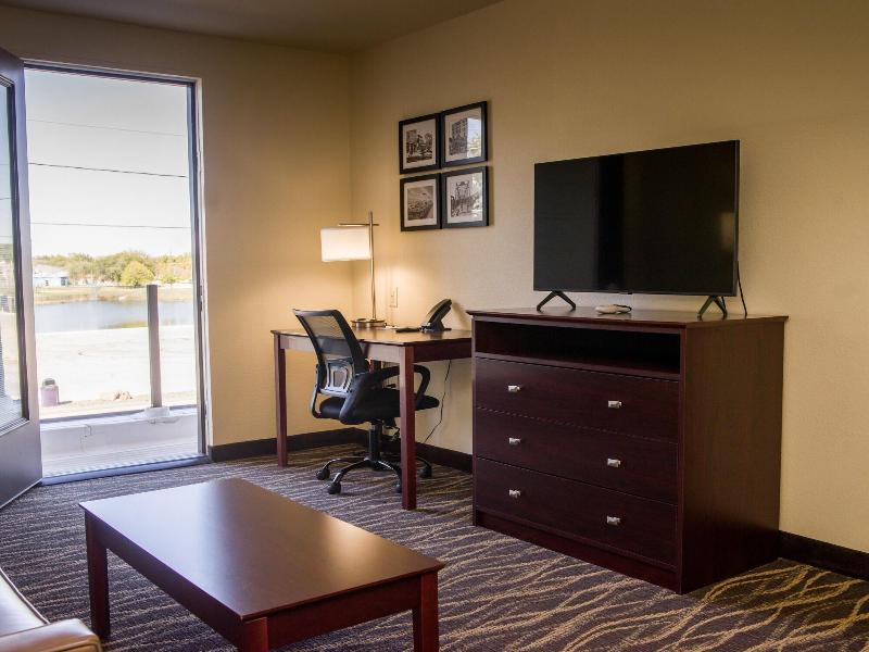 Cobblestone Hotel Suites Ottumwa — photo 70