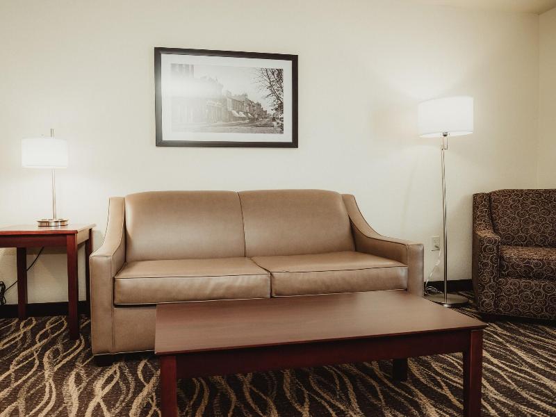 Cobblestone Hotel Suites Ottumwa — photo 69