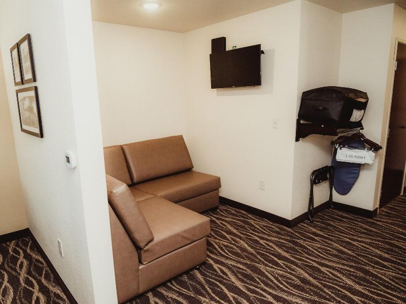 Cobblestone Hotel Suites Ottumwa — photo 16
