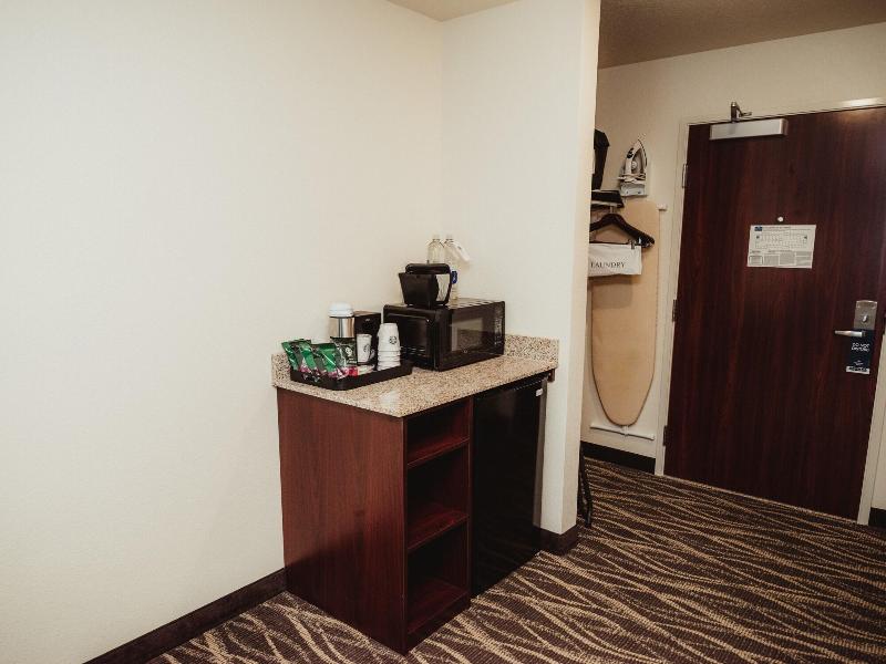Cobblestone Hotel Suites Ottumwa — photo 13