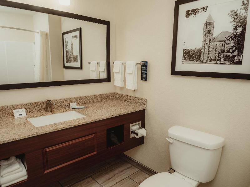 Cobblestone Hotel Suites Ottumwa — photo 41
