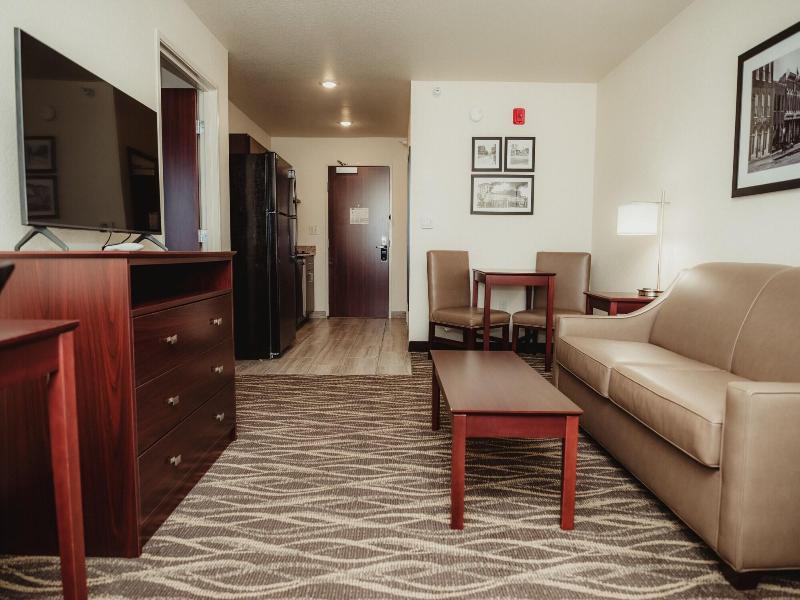 Cobblestone Hotel Suites Ottumwa — photo 39