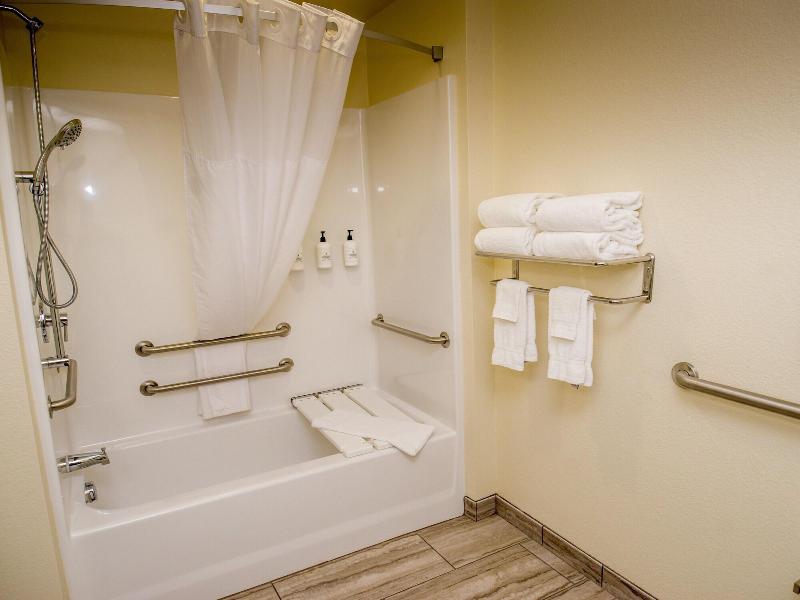 Cobblestone Hotel Suites Ottumwa — photo 34