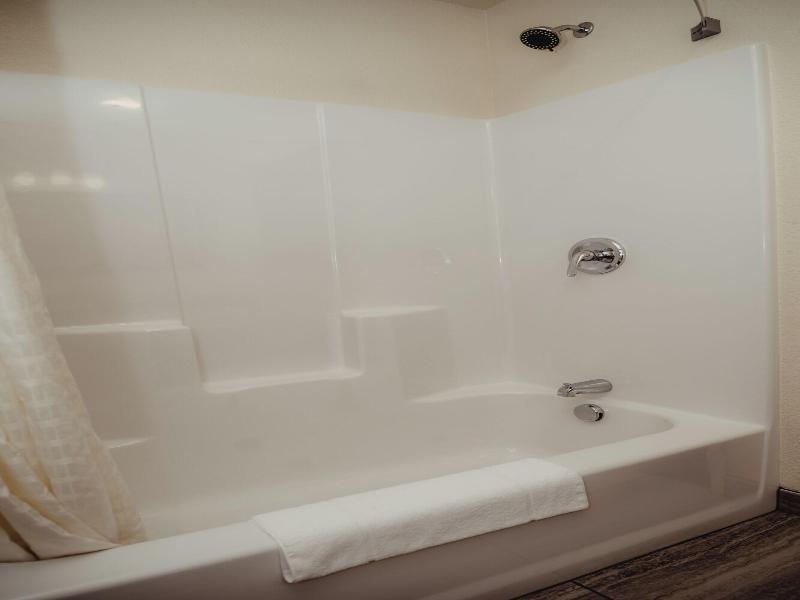 Cobblestone Hotel Suites Ottumwa — photo 57