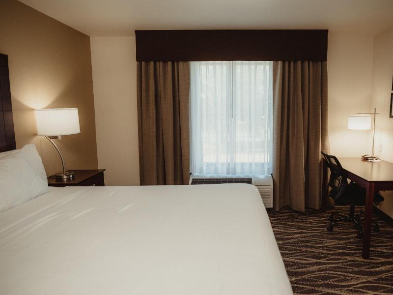 Cobblestone Hotel Suites Ottumwa — photo 55