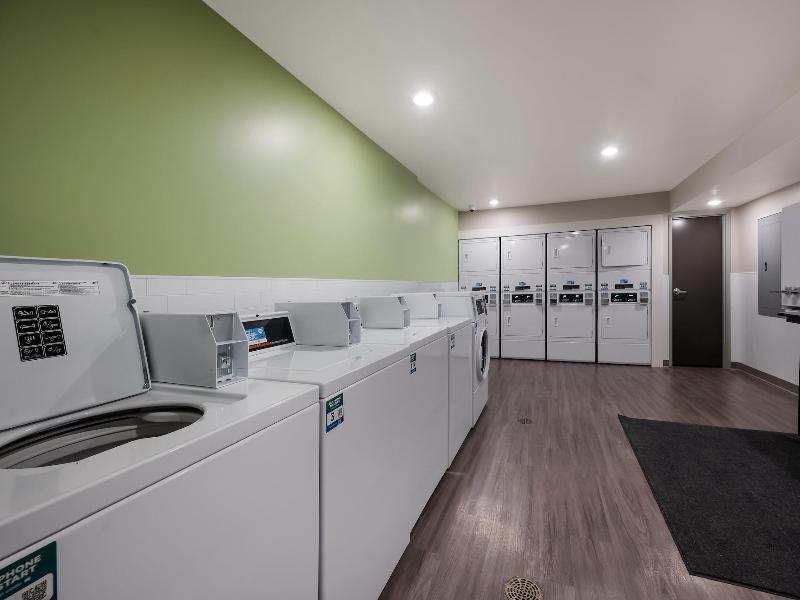Woodspring Suites East Lansing University Area