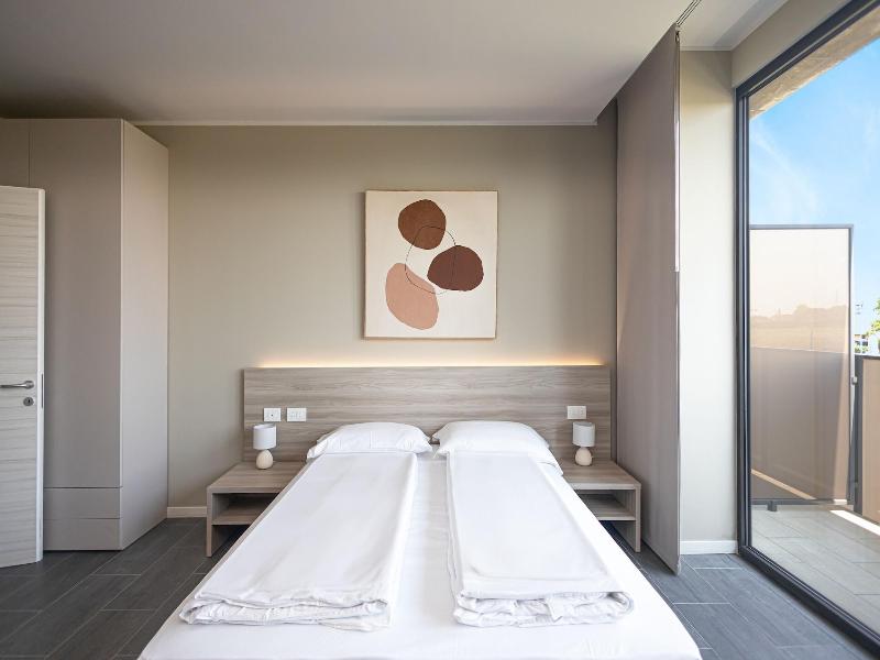 Virtual Superior Apartments Milano Opera image