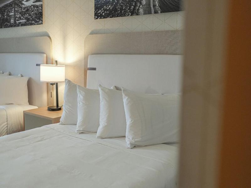 The Boulevard Hotel image