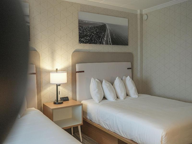 The Boulevard Hotel image