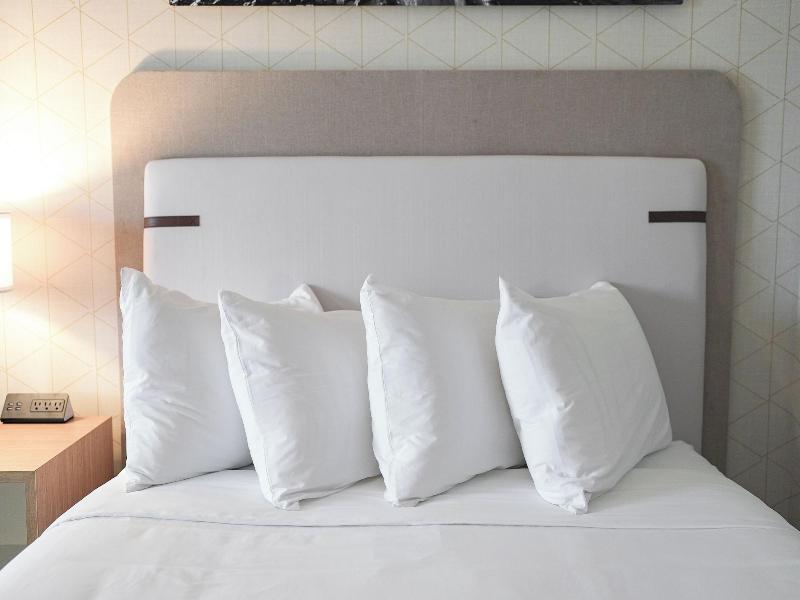 The Boulevard Hotel image