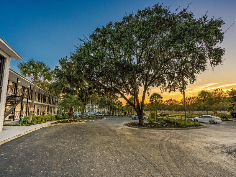 Charleston Creekside Inn