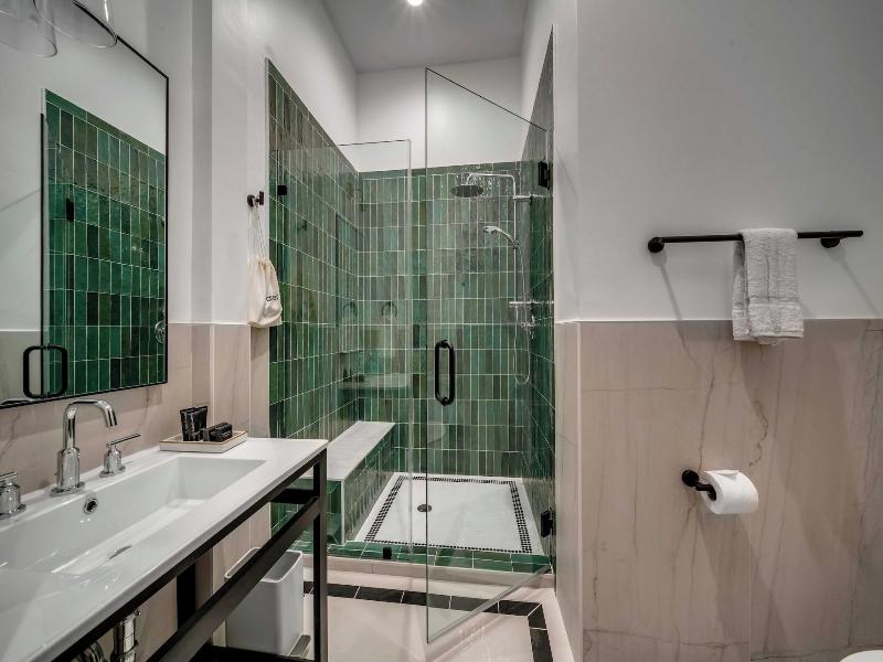 The Emerald Boutique Stays image