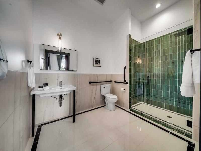 The Emerald Boutique Stays image
