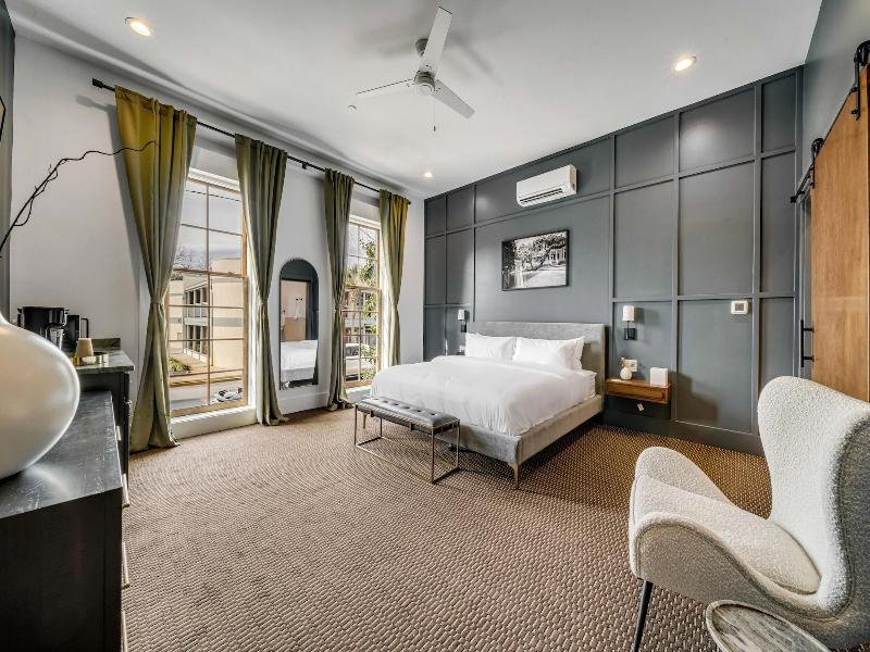 The Emerald Boutique Stays image