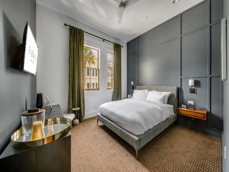 The Emerald Boutique Stays image