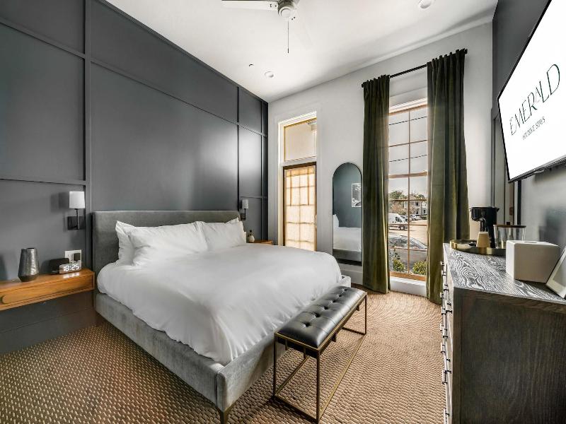 The Emerald Boutique Stays image