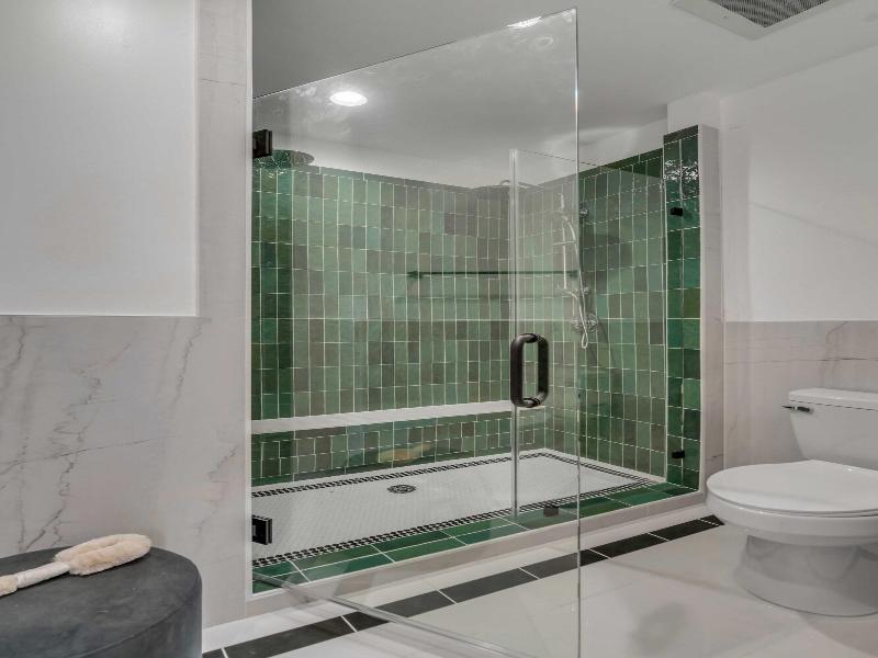 The Emerald Boutique Stays image